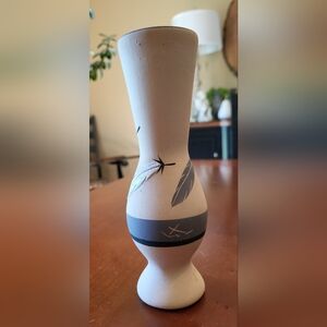 Vtg Native Amer Art Pottery Vase Grey Feather 1985 Signed 8" Hand Painted Peace
